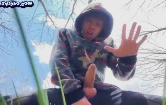 Outdoor gay wanker