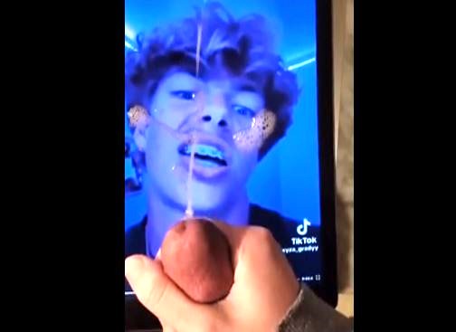 Cummming on 19tiktokers